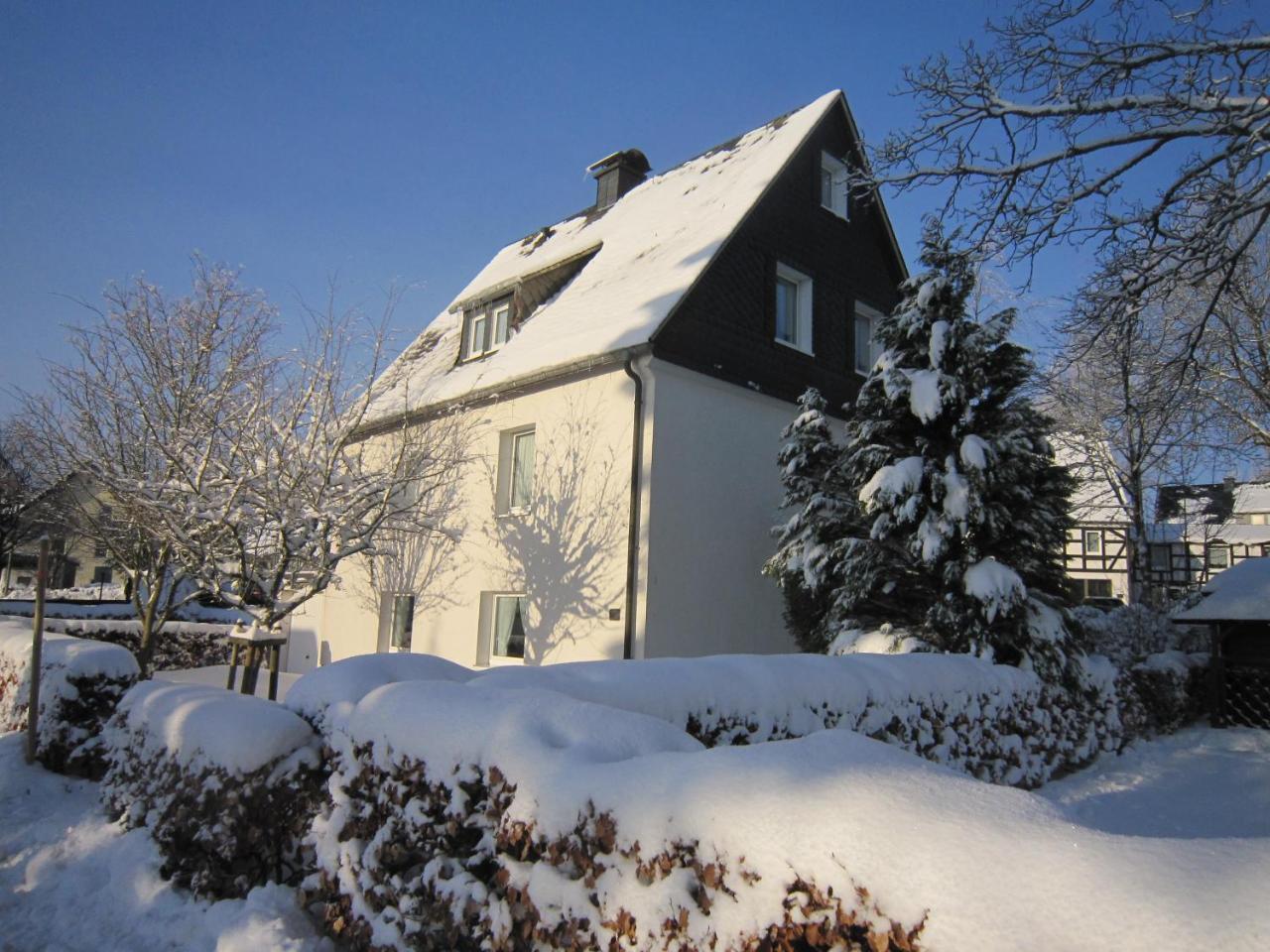 Ferienwohnungen Landgasthof Gilsbach Winterberg Dış mekan fotoğraf